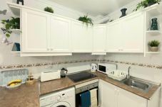 Bungalow en Orihuela Costa - Refurbished 2-Bed La Florida Apt · Emerald Isle Pool & Beach Nearby